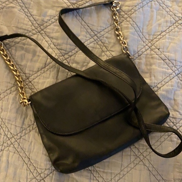 Forever 21 Bag Purse Black Gold Chain Strap Small Crossbody Faux Leather Clasp - Picture 6 of 6